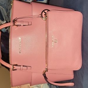 Michael kors purse and wristlet